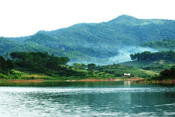 Vẻ đẹp nên thơ của Hồ Khuôn Thần – Bắc Giang